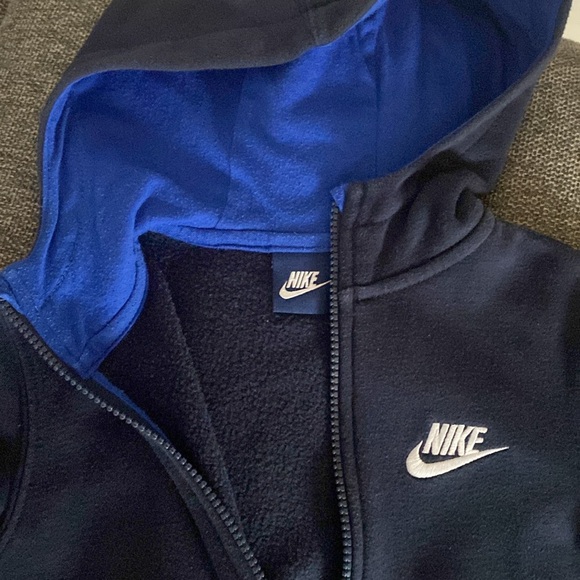 Nike sweater Jacket - boys size 4-5 years - Picture 2 of 5